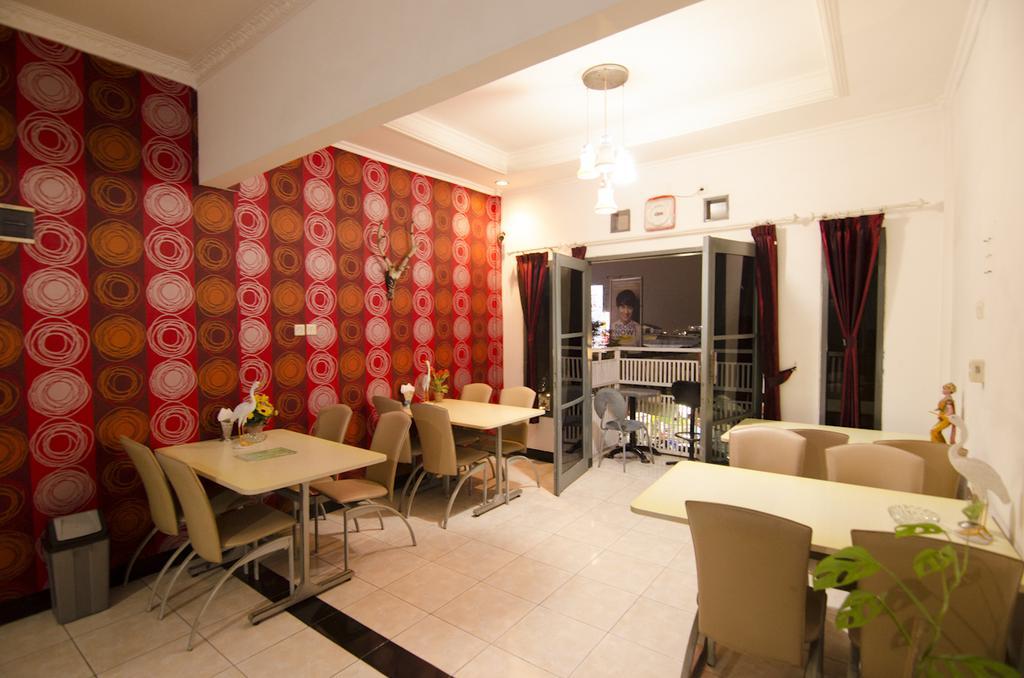 Guest House Salon Fora Gegerkalong Setiabudhi Bandung Exterior photo