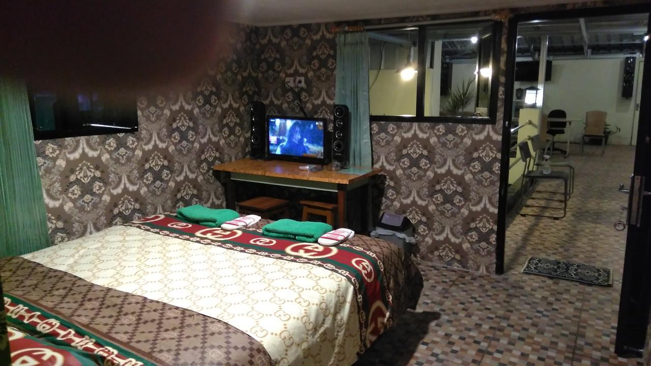 Guest House Salon Fora Gegerkalong Setiabudhi Bandung Exterior photo